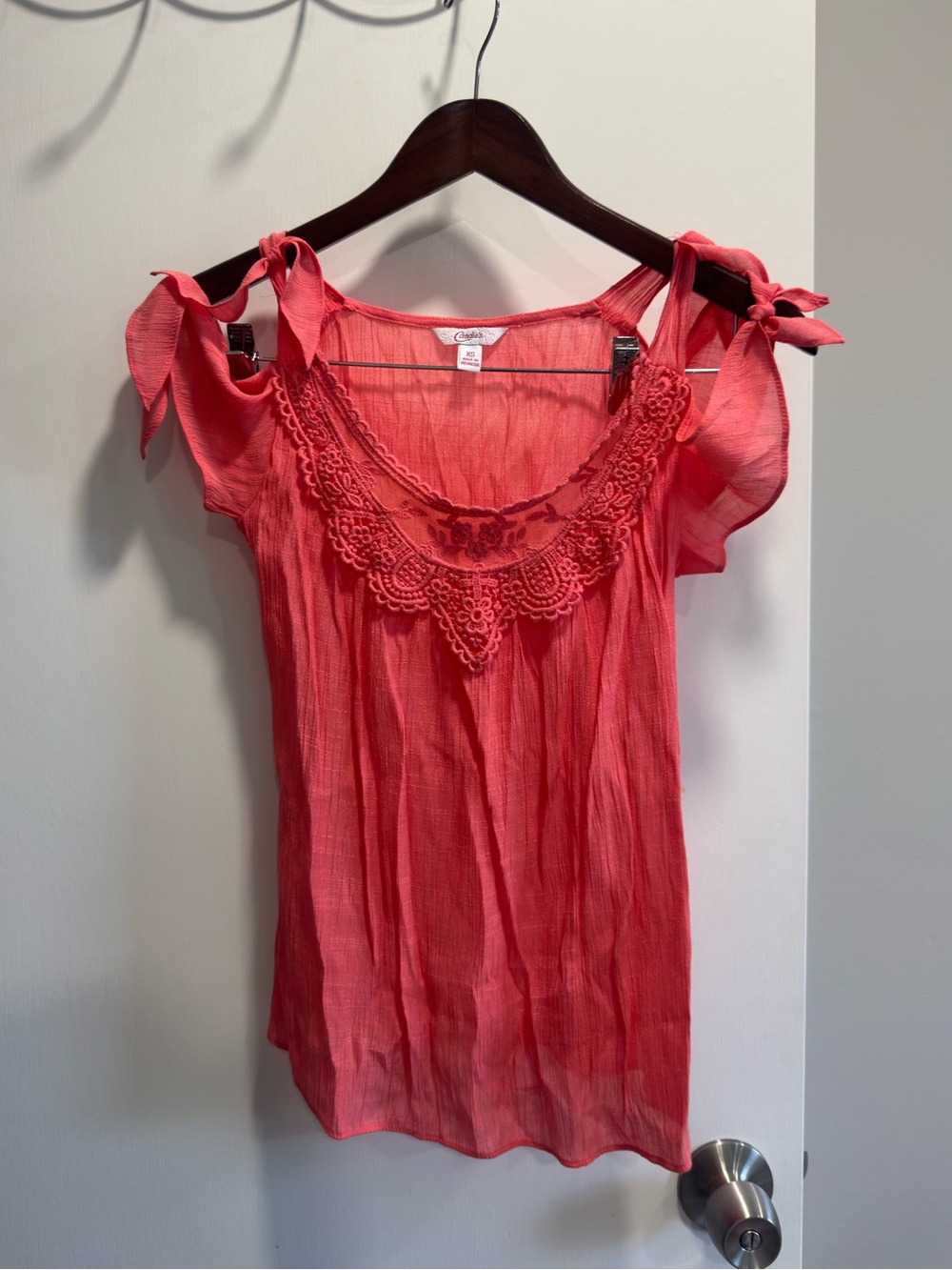 Vintage Y2K Candie's Crochet Lace Cold Shoulder Top - XS